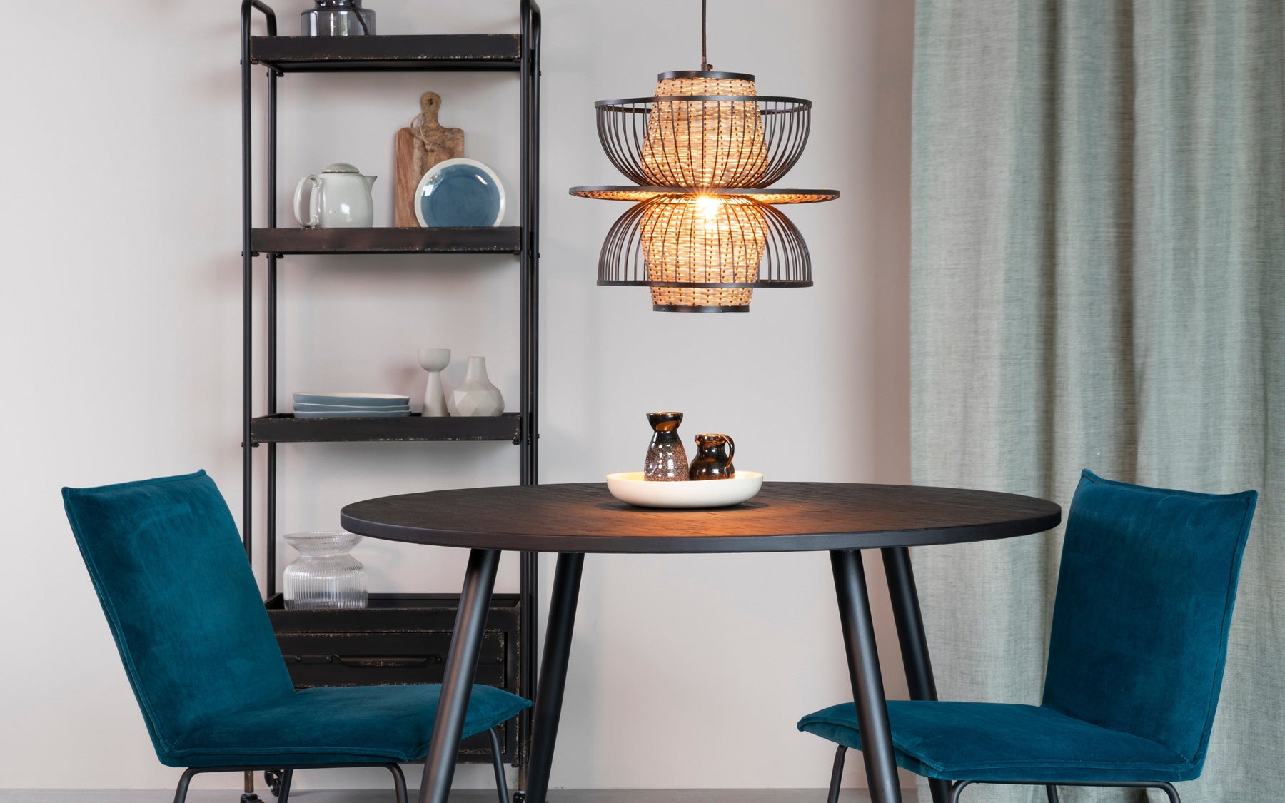 Hoe kies je de juiste verlichting? Praktisch lichtadvies voor hanglampen, tafellampen en werklicht. Combineer sfeer met functionaliteit.