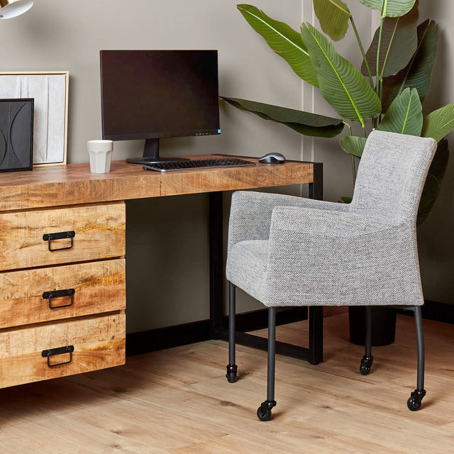 Mangohout is duurzaam, sterk en stijlvol. Ontdek onderhoudstips, voordelen en stylingideeën voor kasten en meubels van mangohout.