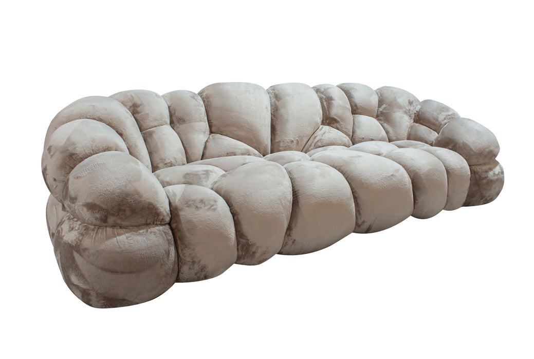 Beige 3-zitsbank Nubibus van PTMD met een zachte, gewatteerde polyester bekleding en een modern, organisch design.