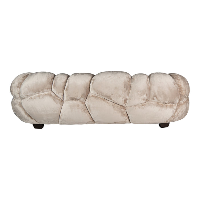 Beige 3-zitsbank Nubibus van PTMD met een uniek, gewatteerd polyester design en donkere pootjes.
