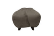 Taupekleurige PTMD Nubibus bank van zacht polyester met een modern, gestoffeerd design op donkere poten.