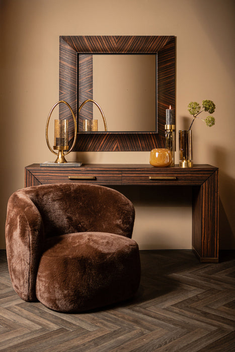 Bruine PTMD Tiess bijzettafel van houtfineer (45x165 cm) met een luxe uitstraling en zichtbare houtnerf.