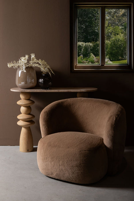 Mocca fauteuil van PTMD met zachte, bontachtige polyester bekleding in een modern, rond design.