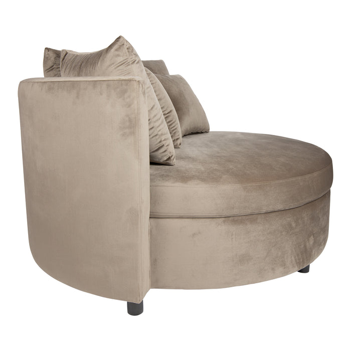 Ronde fauteuil Fayen van PTMD in zandkleurig fluweel met zachte polyester bekleding.