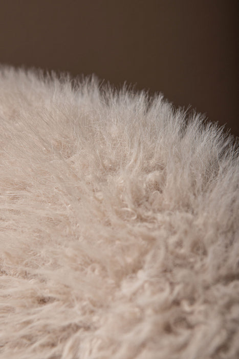 Close-up van de zachte, beige polyester Hair-bekleding van de Franklyn fauteuil van PTMD.