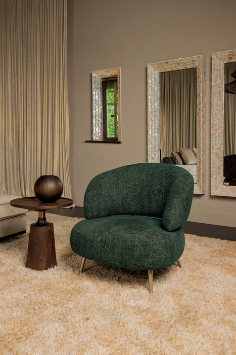 Olijfgroene Franklyn fauteuil van PTMD met polyester bekleding en slank metalen onderstel in een modern interieur.
