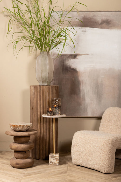 Beige polyester fauteuil Oslo van PTMD met een moderne, zachte textuur in een sfeervol interieur.
