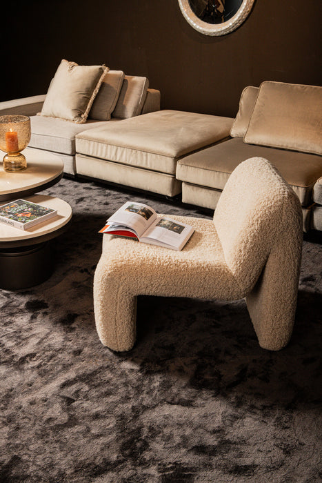 Beige fauteuil Oslo van PTMD met een zachte, gestructureerde polyester bekleding in een modern, minimalistisch design.