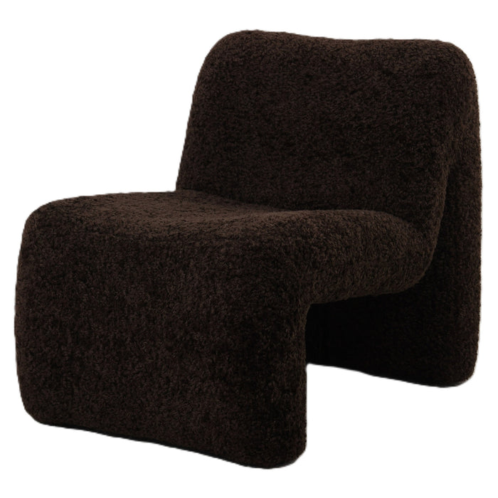 Moderne PTMD Oslo fauteuil in koffiebruin polyester met een zachte, gestructureerde teddy-look bekleding.