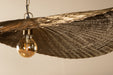 Goudkleurige PTMD hanglamp Shauney van 29 cm met een golvend ijzeren armatuur en een sfeervolle led-lichtbron.