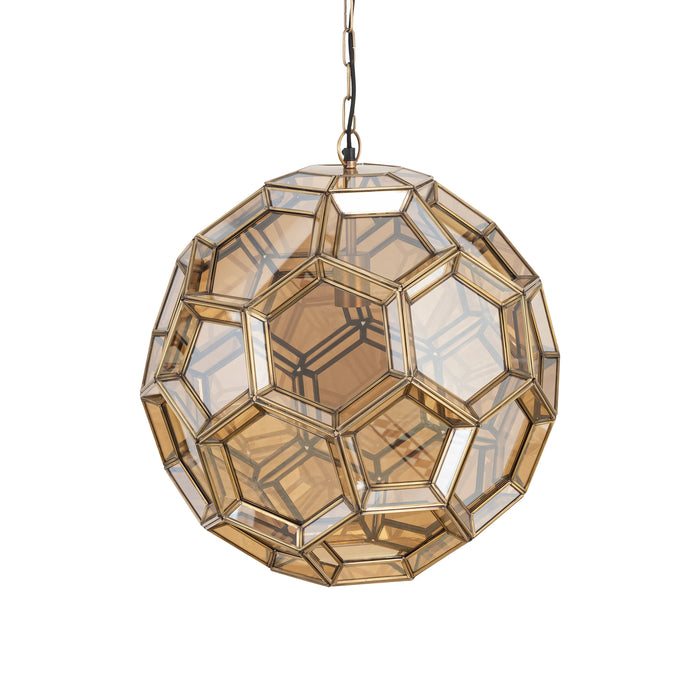 Bolvormige PTMD hanglamp van glas met goudkleurige messing afwerking, 49x49x50 cm.