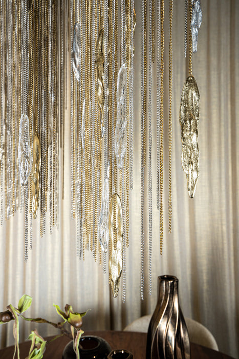 PTMD Wilco hanglamp van 85 cm met decoratieve messing en zilverkleurige metalen kettingen en gegoten aluminium accenten.