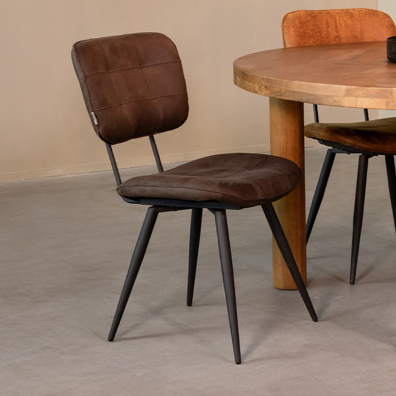 LABEL51 Gus eetkamerstoel in antraciet microvezel met zwart metalen onderstel en doorgestikt design.