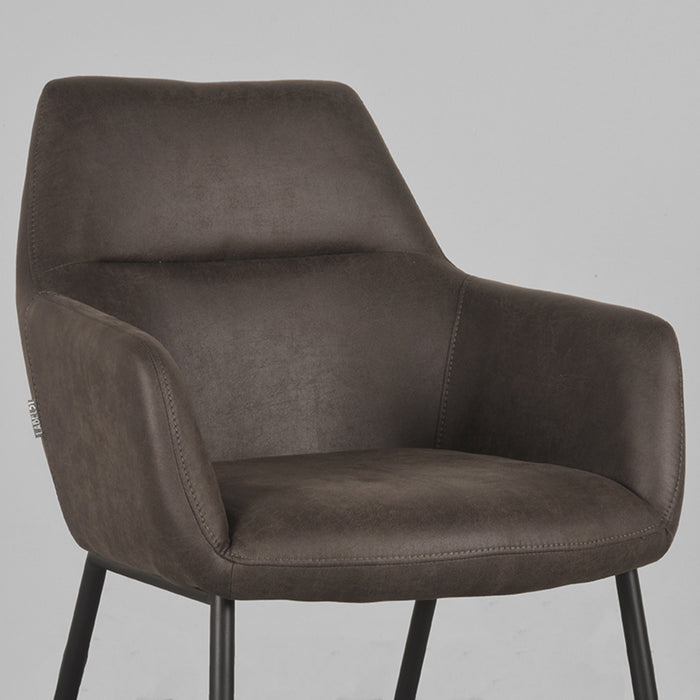 LABEL51 Lenny eetkamerstoel in antraciet micro-suède met armleuningen en zwart metalen onderstel.