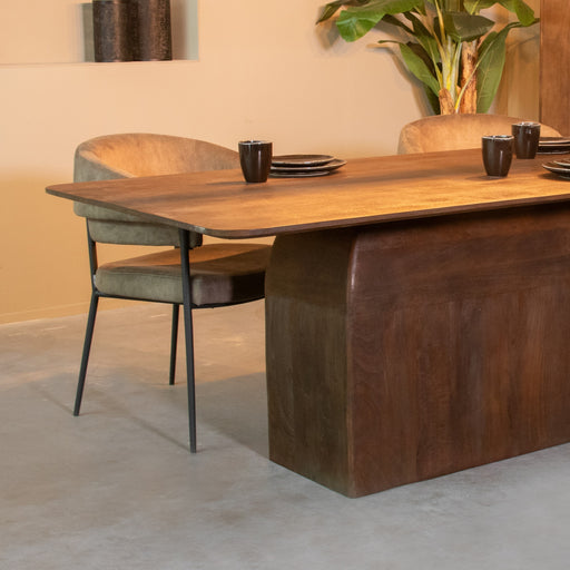 LABEL51 Owen eettafel van 230 cm in espresso mangohout met een robuust onderstel en afgeronde hoeken.