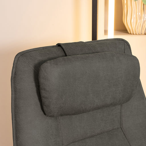 LABEL51 Odense hoofdkussen in antraciet micro suede, 43x20 cm, bevestigd aan een stoel.