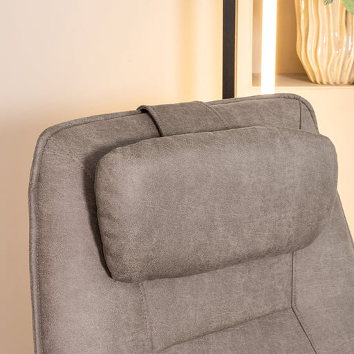 LABEL51 taupe hoofdkussen van 43x20 cm in zacht micro suède voor op een stoel of fauteuil.