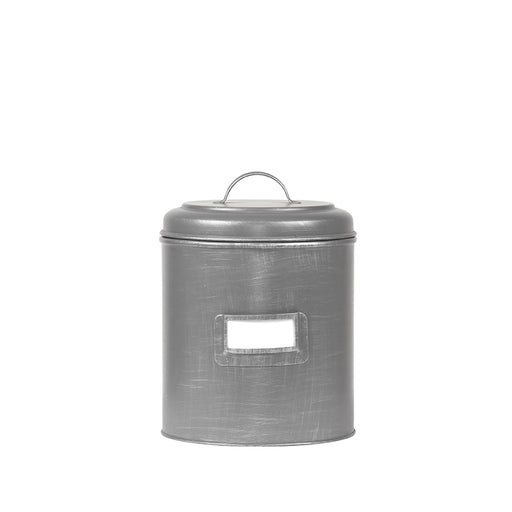 Antiek grijs metalen opbergblik van 20 cm hoog met deksel, hengsel en notitiehouder aan de voorzijde.