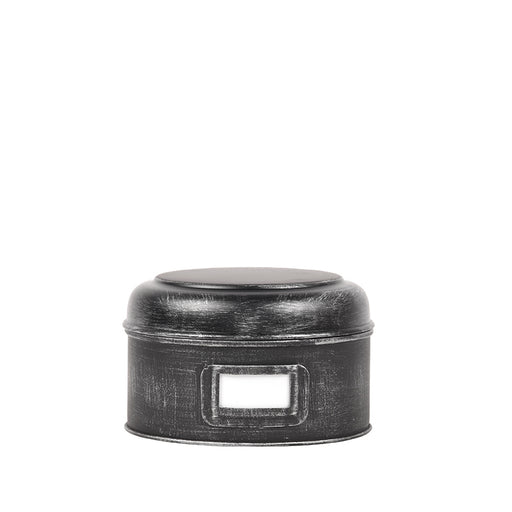 Rond LABEL51 opbergblik van antiek zwart metaal met deksel en labelhouder, 18x18x10 cm.