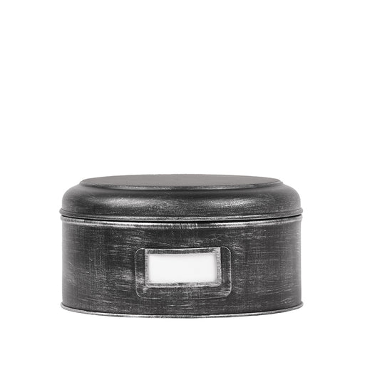 Rond LABEL51 opbergblik van antiek zwart metaal met deksel en labelhouder, 25x25x13 cm.