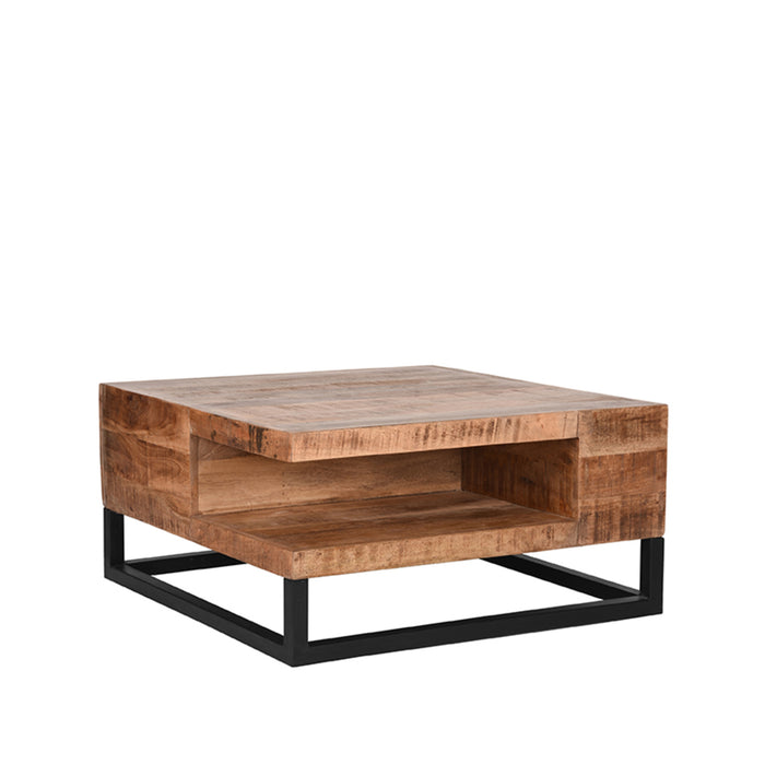 Vierkante salontafel van 80 cm in ruw mangohout met een zwart metalen frame en open opbergvak.