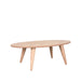 Ovale LABEL51 salontafel Ines van naturel eikenhout met een visgraatpatroon en vier schuine houten poten.