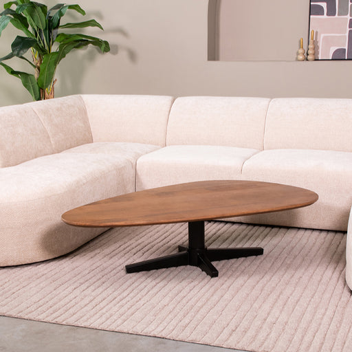 LABEL51 Rosie salontafel van 140 cm in nature smooth mangohout met organisch blad en zwart metalen onderstel.
