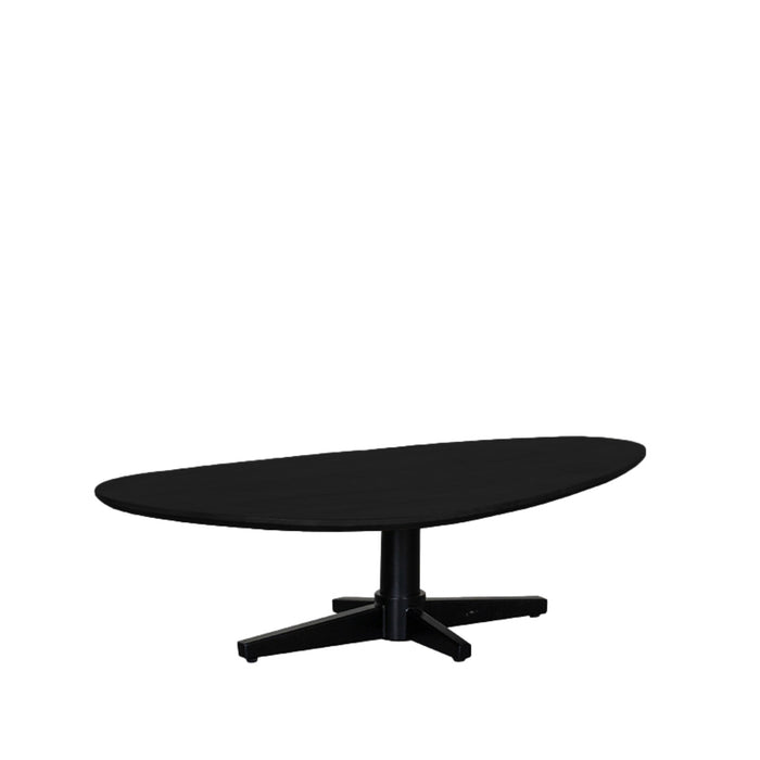 Zwarte LABEL51 salontafel Rosie van 140 cm in mangohout met een organisch gevormd blad en een stevig kruispoot onderstel.