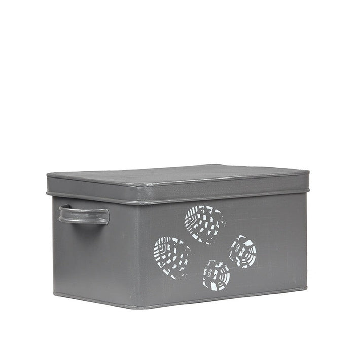 Antiek grijze metalen LABEL51 opbergkist met schoenafdrukken, 36x21x16 cm, inclusief deksel en handgrepen.