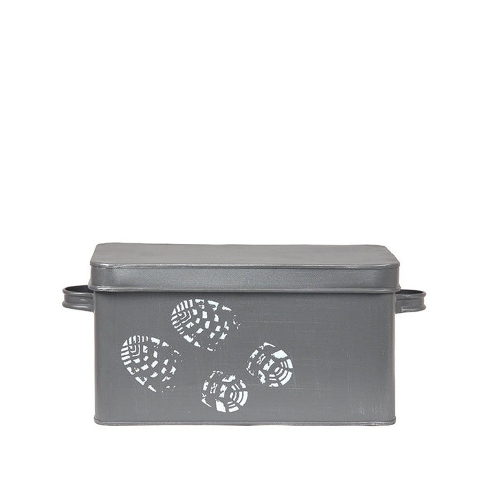 Antiek grijze metalen LABEL51 opbergkist van 36x21x16 cm met schoenafdrukken en handgrepen.