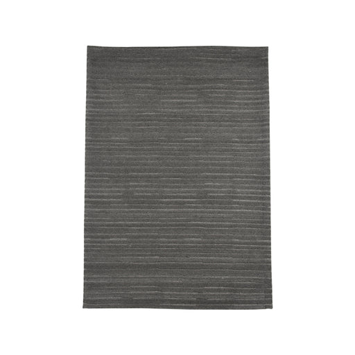 Antraciet LABEL51 Luxy wollen vloerkleed van 160x230 cm met een gestanst patroon van horizontale banen.