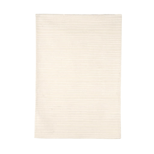 Ivoorwollen vloerkleed Luxy van 200x300 cm met een subtiel horizontaal reliëf en een zachte, lage pool.