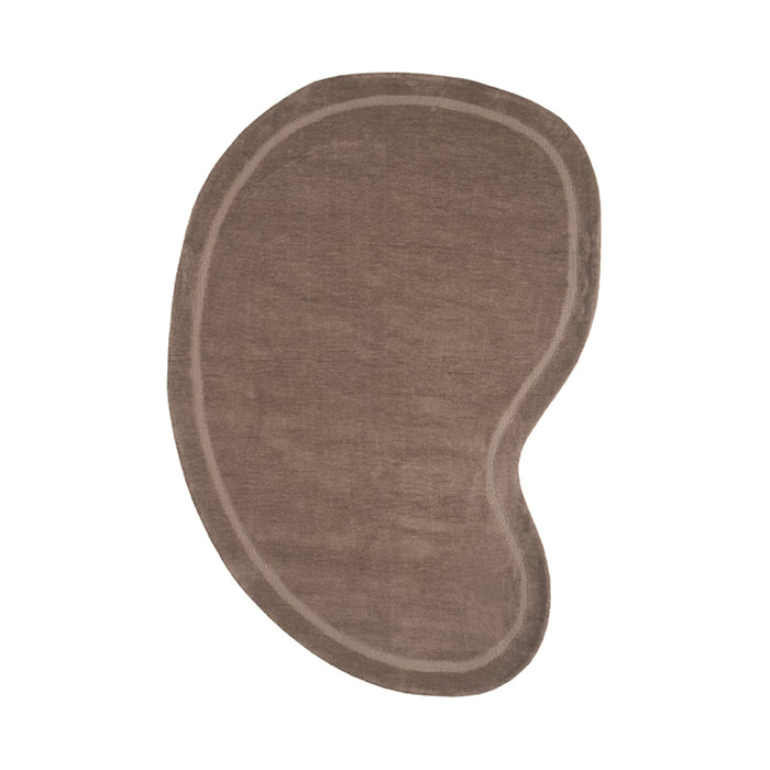 LABEL51 Mody organisch vloerkleed in taupe polyester, 200x300 cm met een zachte, asymmetrische vorm.