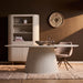 Ovale eettafel Solana van zandkleurig mangohout met een geribbelde voet, 210 cm breed in een stijlvol interieur.