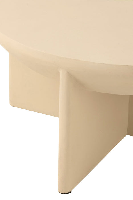 Witte salontafel van mangohout met een minimalistisch rond design en stevige kruispoot, 90x90x42 cm.